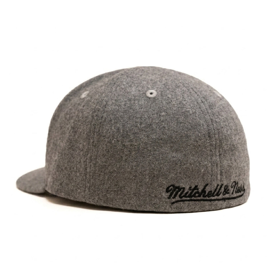 Oversized B Mitchell & Ness Black Limited Edition