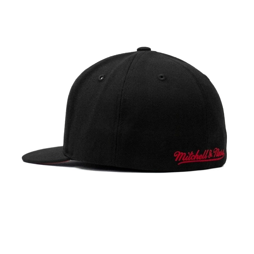 Oversized Chicago Bulls Matt Black Limited Edition
