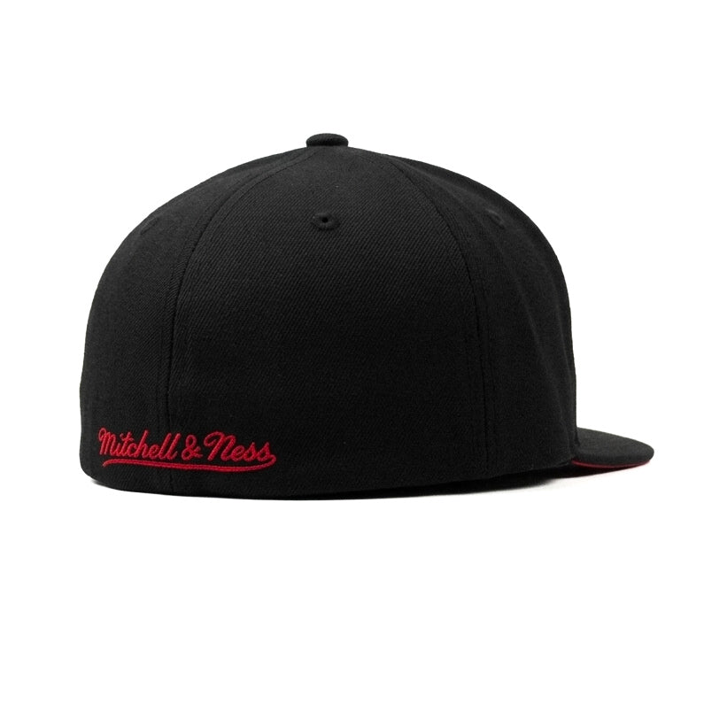 Oversized Chicago Bulls Matt Black Limited Edition